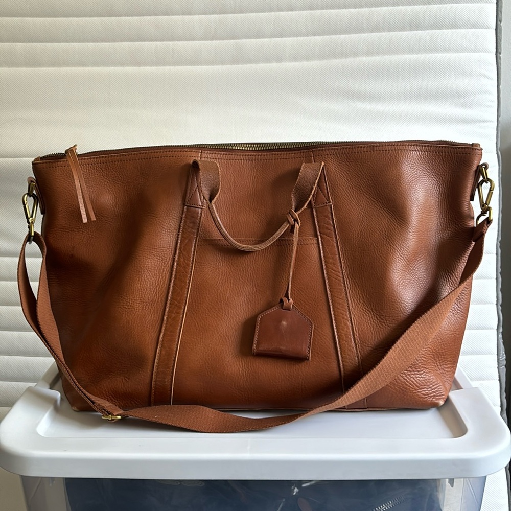 Madewell | The Overnight Bag in Leather